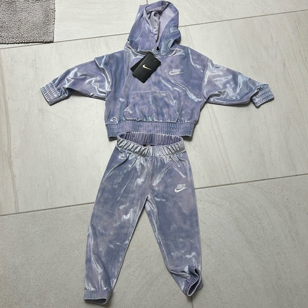 NWT Nike girls 2 piece pure violet velour set. Size 3T